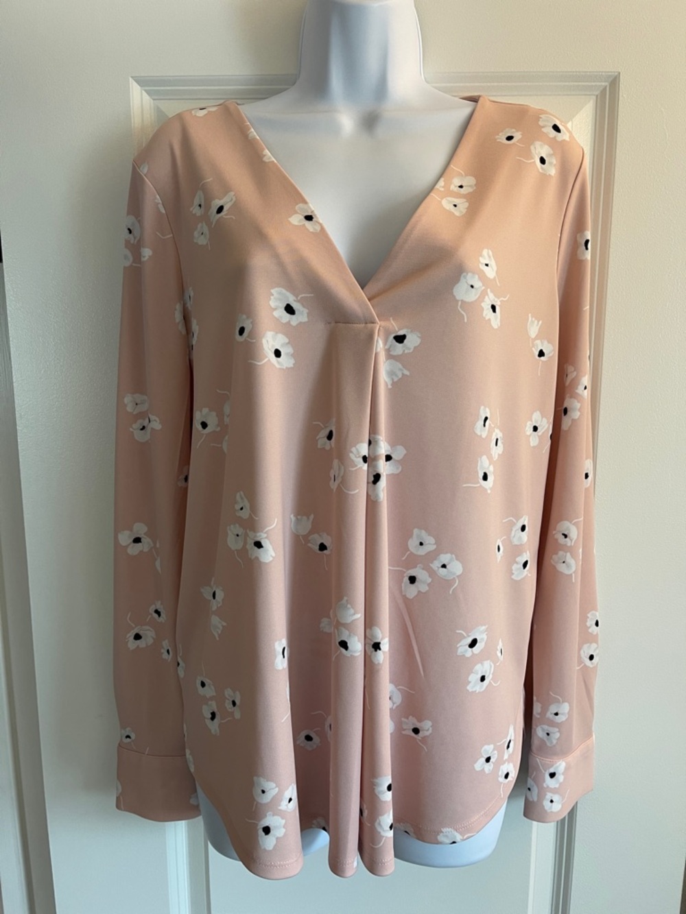 Ann Taylor Blush Pink Floral V-Neck Long Sleeve Blouse